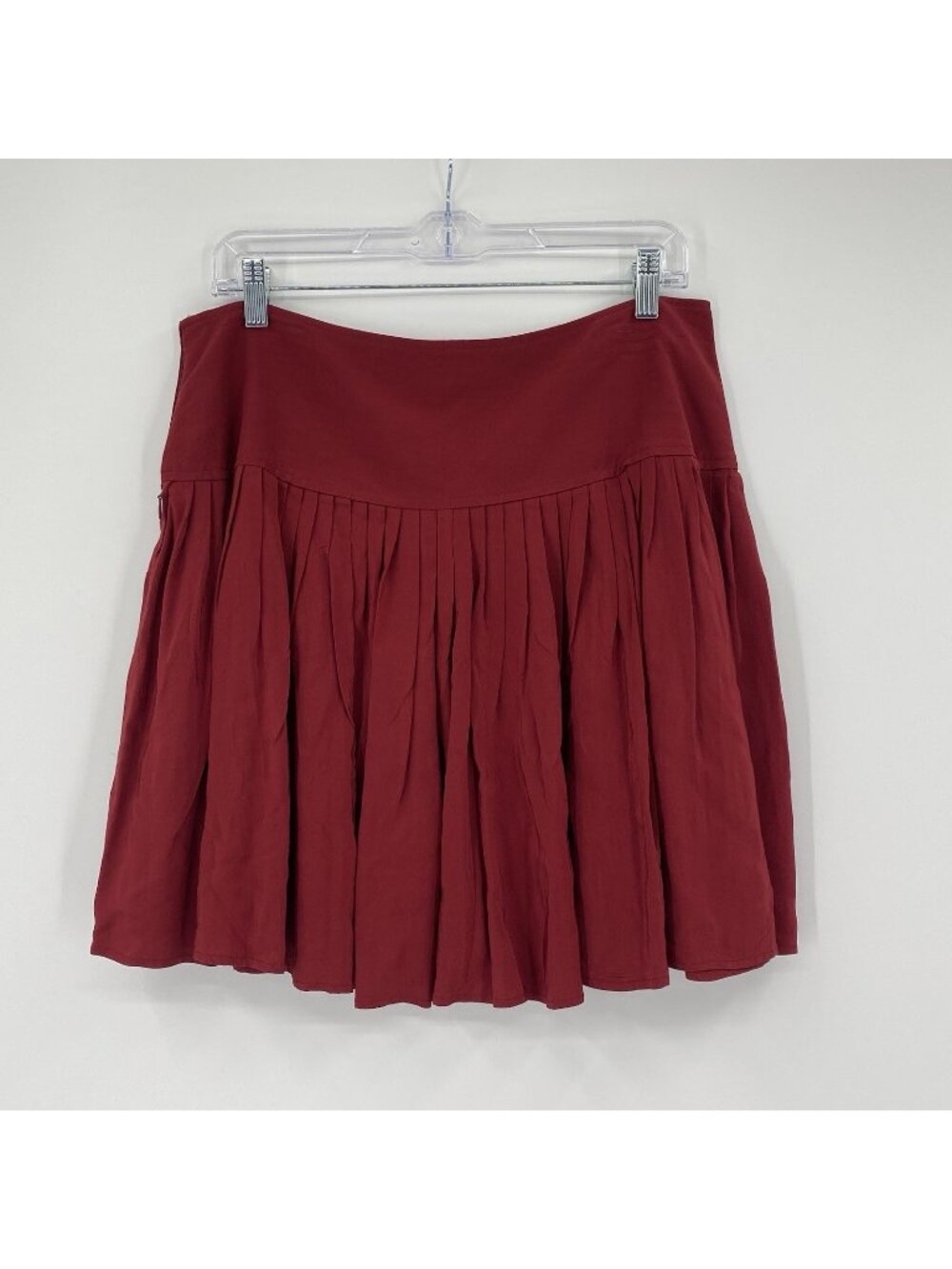 Ann Taylor LOFT Size 12 Maroon Pleated Mini Skirt Rayon Flowy Preppy Romantic